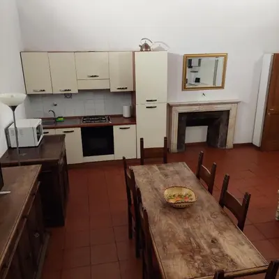 Cucina o angolo cottura di A stone's throw from the Duomo