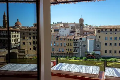 Vista generica su Firenze o vista sulla città dall'interno dell'appartamento