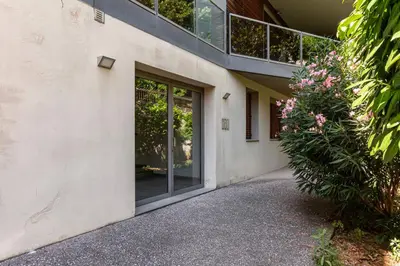 Giardino di GuestHost - Modern Apartment with Large Terrace