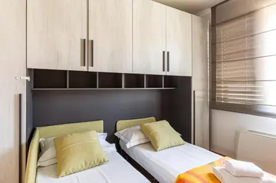 Letto o letti in una camera di GuestHost - Modern Apartment with Large Terrace