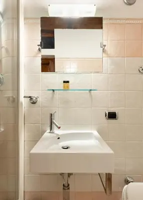 Bagno di Keys of Italy-CorsoS-9-Studio by Palazzo Vecchio