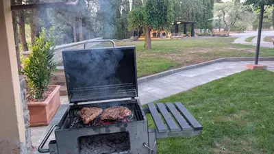 Attrezzature per barbecue disponibili per gli ospiti dell'agriturismo