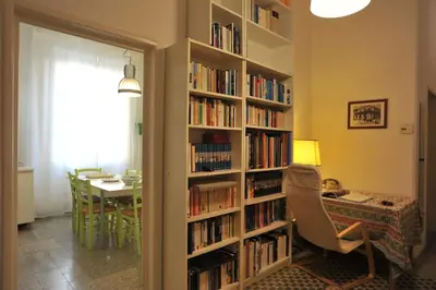 Biblioteca nell'appartamento