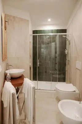 Bagno di Prestige Florence -Balcony -Lift