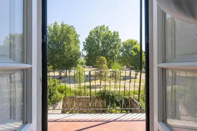 Giardino di Florence Large Frescoed Apartment