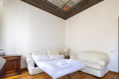 Area soggiorno di Florence Large Frescoed Apartment