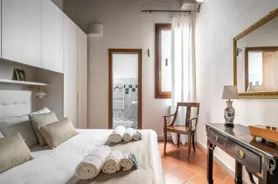 Letto o letti in una camera di Borgo Pinti Medieval Apartment