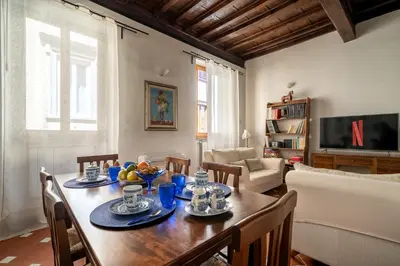 TV o dispositivi per l'intrattenimento presso Borgo Pinti Medieval Apartment