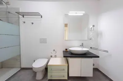 Bagno di Brand new apartment in the heart of Florence by MMega