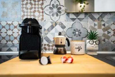 Set per la preparazione di tè e caffè presso Suite Firenze Centrale Duomo, Stazione, Mercato
