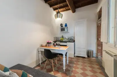 Cucina o angolo cottura di Keys of Italy -F6 Santa Croce one bedroom flat