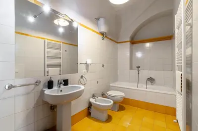 Bagno di Appartamento Aurora, immerso nella natura e vicino a Firenze