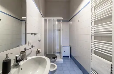 Bagno di Appartamento Aurora, immerso nella natura e vicino a Firenze