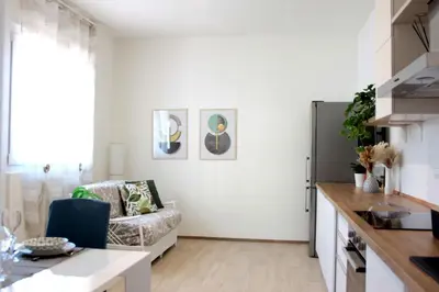 Cucina o angolo cottura di 15min to Downtown, Welcoming Apt near tram T1
