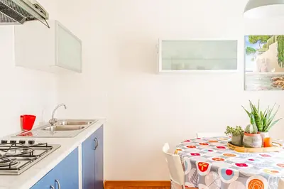 Cucina o angolo cottura di House a short walk from the center