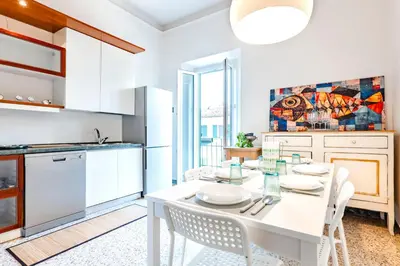 Cucina o angolo cottura di Appartamento di design in Via Gioberti