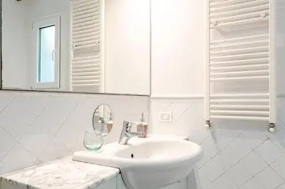 Bagno di Appartamento di design in Via Gioberti