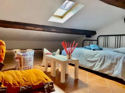 Letto o letti in una camera di Charming Florence Apartment in Historic Building No Elevator