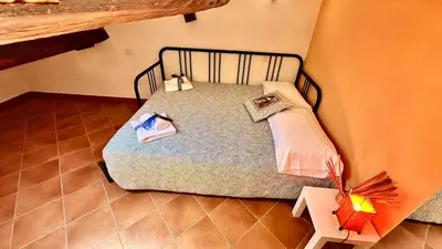 Letto o letti in una camera di Charming Florence Apartment in Historic Building No Elevator