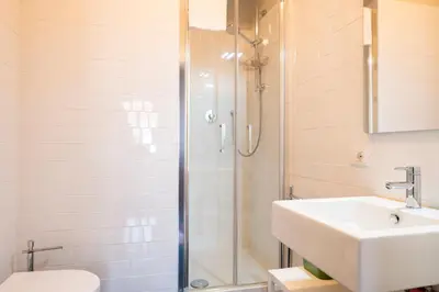 Bagno di Camere con bagno privato in Villa con giardino