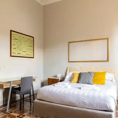 Camere con bagno privato in Villa con giardino