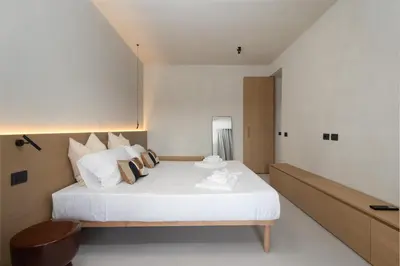 Letto o letti in una camera di Modern Apartment with Skyline Views
