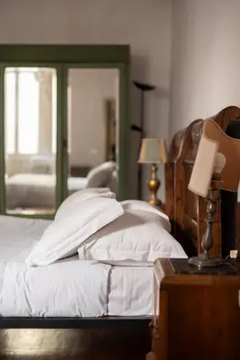 Letto o letti in una camera di Camere con bagno privato in APT condiviso Palazzo Pitti