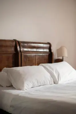 Letto o letti in una camera di Camere con bagno privato in APT condiviso Palazzo Pitti