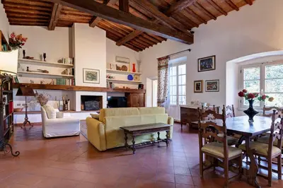 Area soggiorno di Farinata Apartment by Mamo Florence