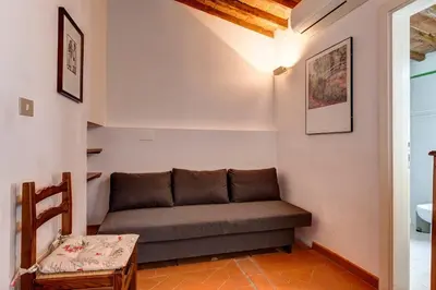 Area soggiorno di Farinata Apartment by Mamo Florence