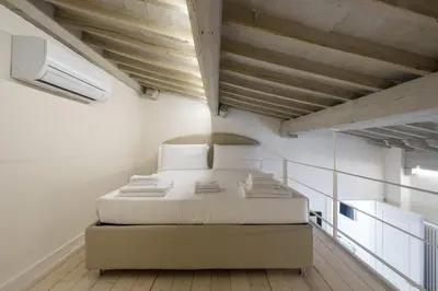 Letto o letti in una camera di Charming & Spacious Florence Apartment
