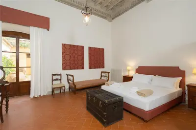 Letto o letti in una camera di A Divine Vista - Frescoed Chianti Villa with Pool