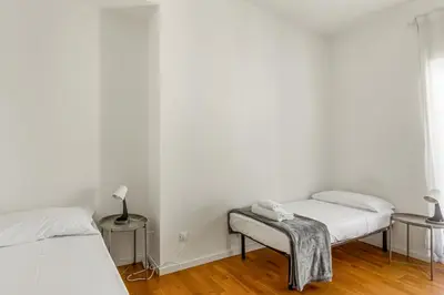 Letto o letti in una camera di GuestHost - Ponte Vecchio Roomy Apartment