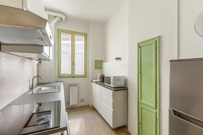 Cucina o angolo cottura di GuestHost - Ponte Vecchio Roomy Apartment