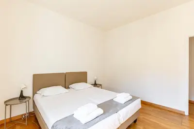 Letto o letti in una camera di GuestHost - Ponte Vecchio Roomy Apartment
