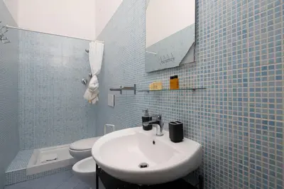 Bagno di Spacious Oltrarno Apartment with Private Garden