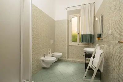 Bagno di Spacious Oltrarno Apartment with Private Garden