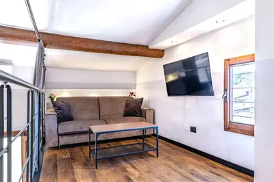 TV o dispositivi per l'intrattenimento presso Grande Apt 10 ospiti, Wi-Fi, Centro, Promo Inverno