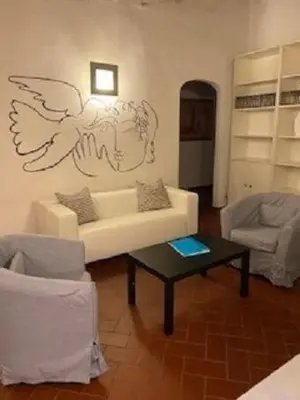 Area soggiorno di Convenient Apartment