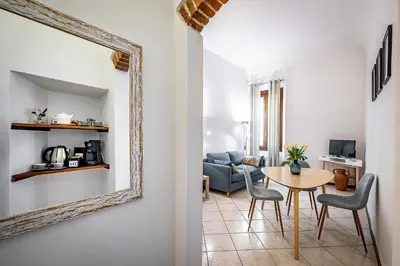 TV o dispositivi per l'intrattenimento presso Pepi Suite 65 - Historical Apartment in Florence