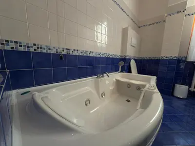 Bagno di Villa Rosanna - panorama, hills, woods 20 min from Florence & Chianti area