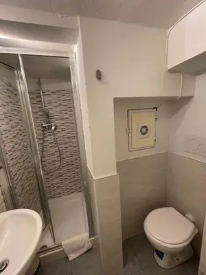 Bagno di La casa di Dante