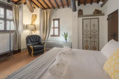 Letto o letti in una camera di Santo Spirito- Appartamento in torre medievale