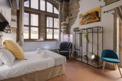 Letto o letti in una camera di Santo Spirito- Appartamento in torre medievale