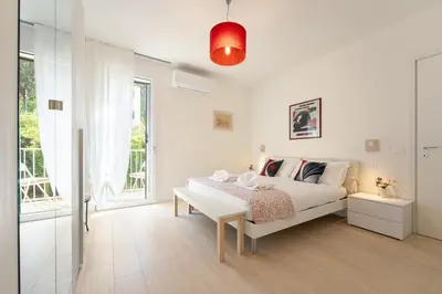Letto o letti in una camera di Florence Charming Apartments - Conventino Modern - One-bedroom Flat with Living Area and Garage near Boboli