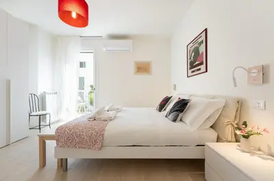 Letto o letti in una camera di Florence Charming Apartments - Conventino Modern - One-bedroom Flat with Living Area and Garage near Boboli