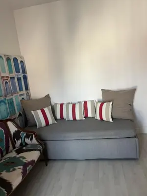 Area soggiorno di Facibeni Room with Private Living & Parking