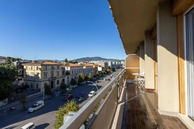 Vista generica sulle montagne o vista sulle montagne dall'interno dell'appartamento