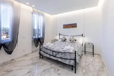 Letto o letti in una camera di Luxury Oasis Penthouse in Florence Center