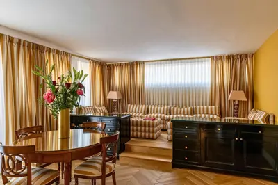 Area soggiorno di Helvetia&Bristol Firenze – Starhotels Collezione